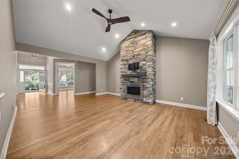 14 Waterbury Ct, Hendersonville, NC 28791