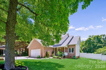 508 Watergate Cir, Gastonia, NC 28052
