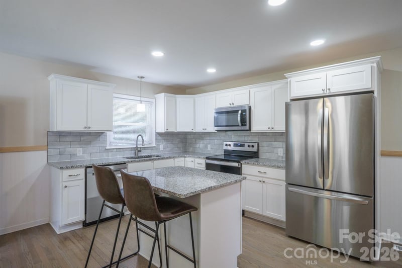 200 Point Cir, Belmont, NC 28012