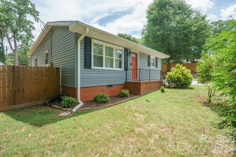 200 Point Cir, Belmont, NC 28012