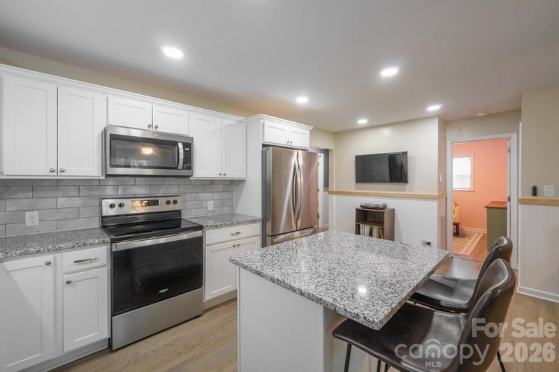 200 Point Cir, Belmont, NC 28012