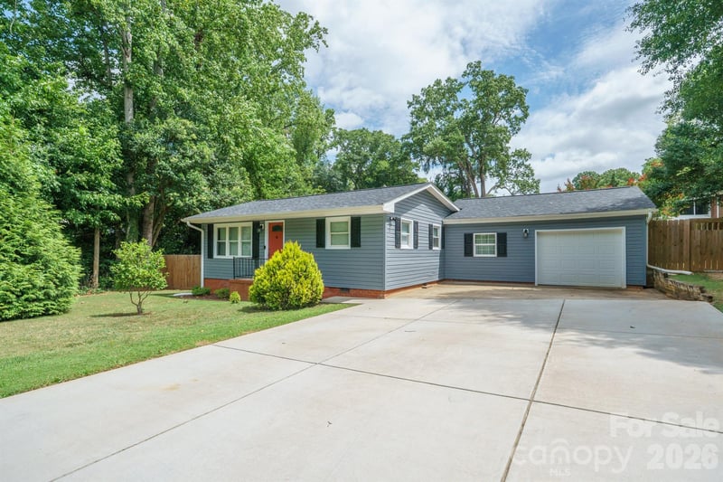 200 Point Cir, Belmont, NC 28012
