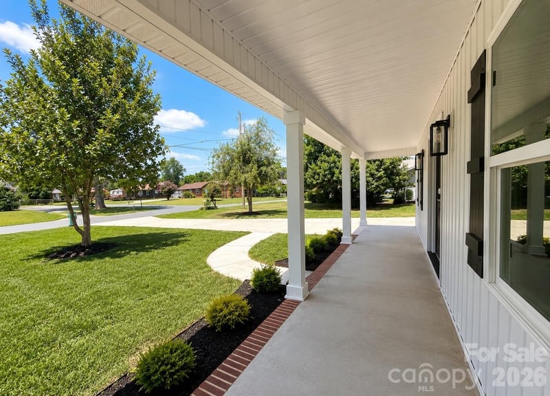 2606 Pine Forest Dr, Gastonia, NC 28056