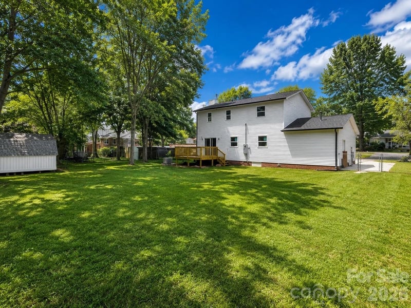 2606 Pine Forest Dr, Gastonia, NC 28056