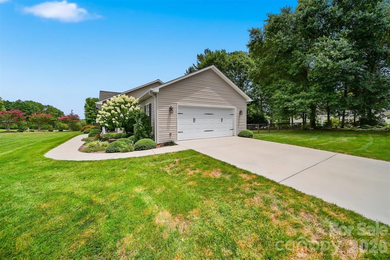2404 23rd Street Dr, Hickory, NC 28601