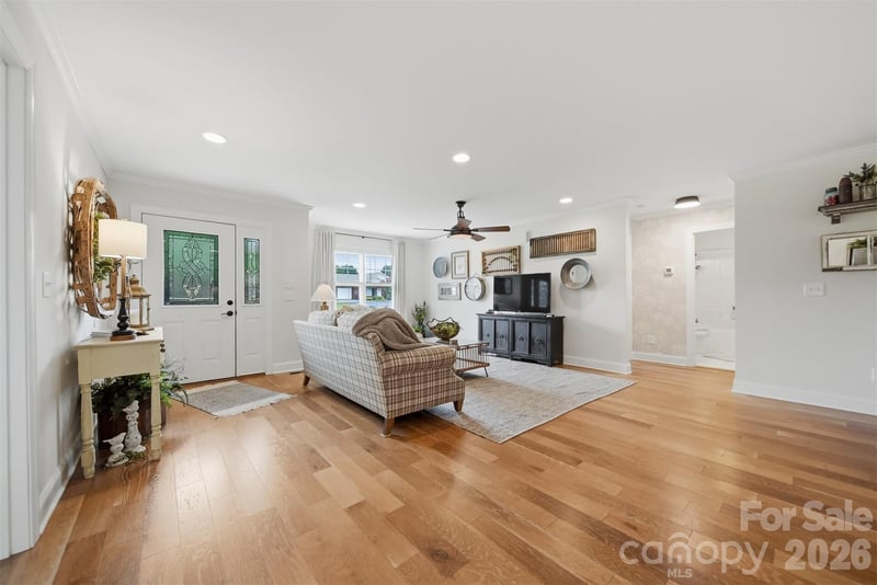2404 23rd Street Dr, Hickory, NC 28601