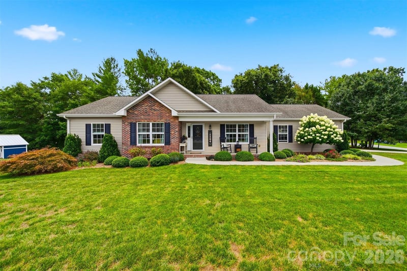 2404 23rd Street Dr, Hickory, NC 28601