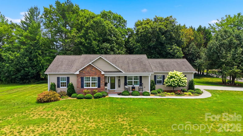 2404 23rd Street Dr, Hickory, NC 28601