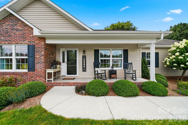 2404 23rd Street Dr, Hickory, NC 28601