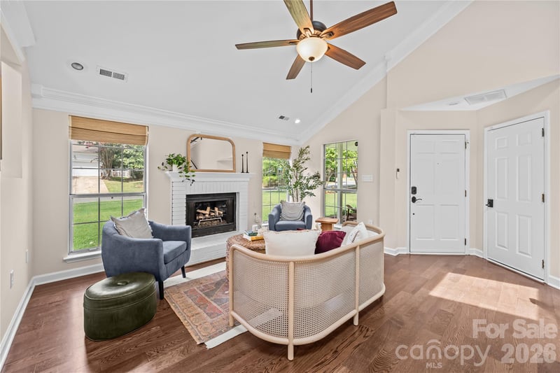 819 Mill Creek Ln, Charlotte, NC 28209