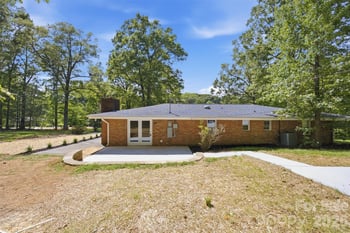 8223 Knollwood Cir, Charlotte, NC 28213