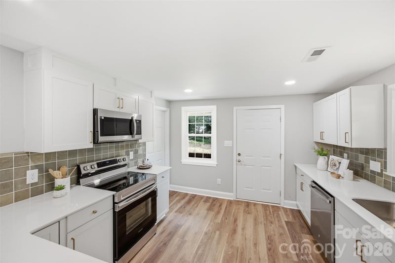 8223 Knollwood Cir, Charlotte, NC 28213