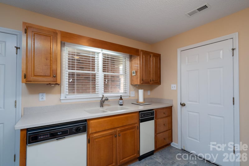 537 Camrose Cir, Concord, NC 28025