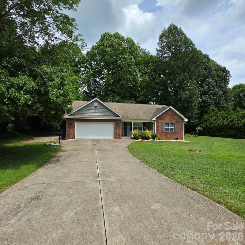 3402 Danial St, Conover, NC 28613