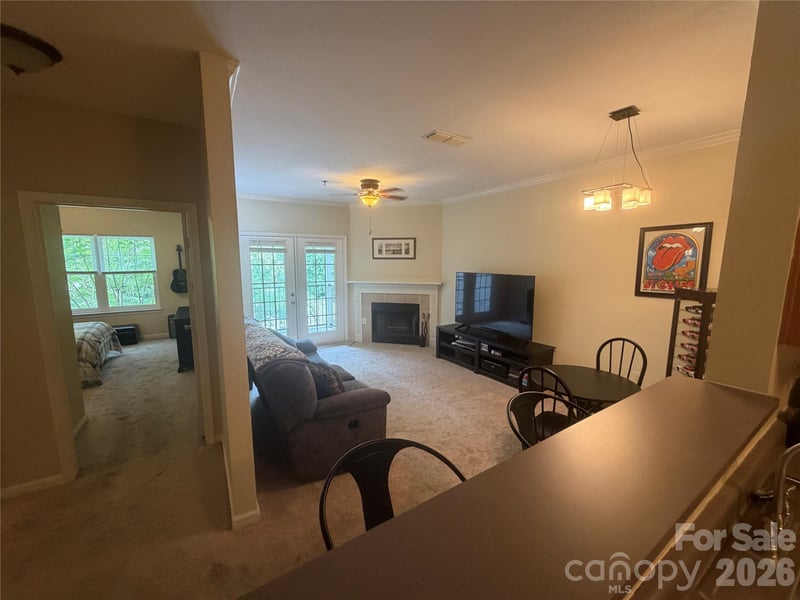 900 Vista Lake Dr #302, Candler, NC 28715
