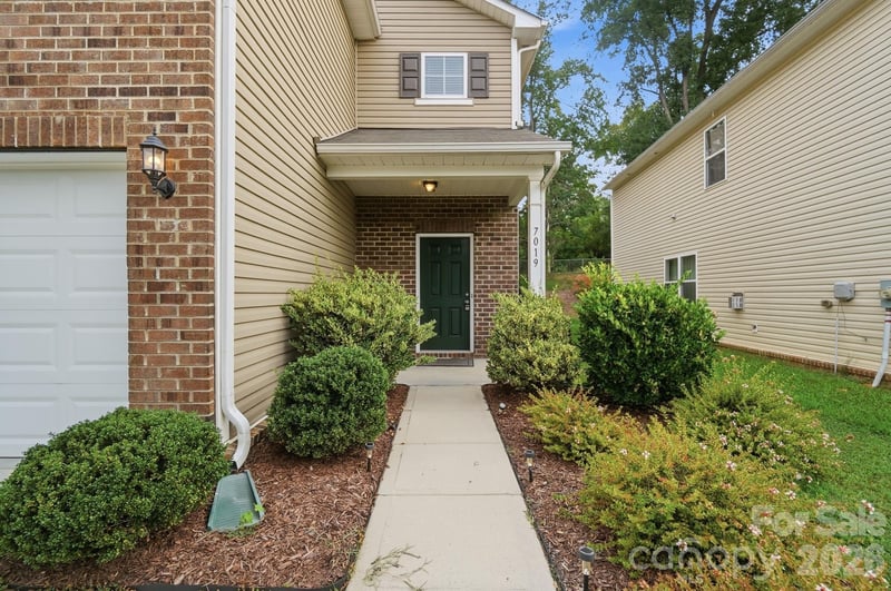 7019 Thornrose Dr, Charlotte, NC 28210