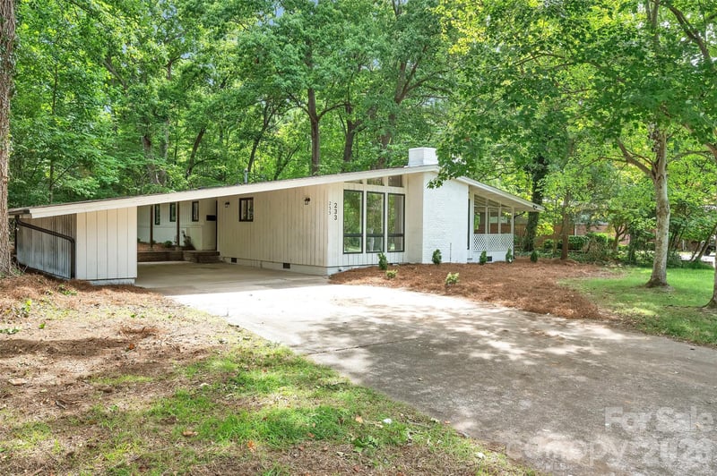 233 Dogwood Dr, Mount Holly, NC 28120