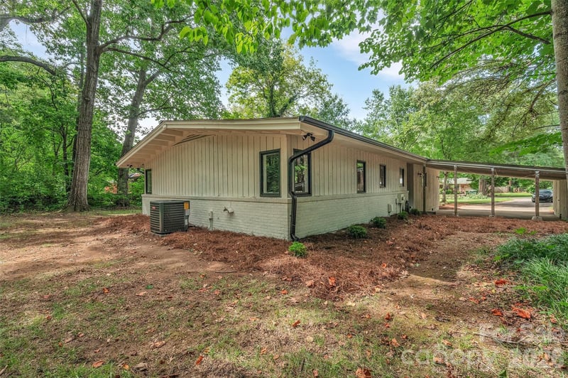 233 Dogwood Dr, Mount Holly, NC 28120