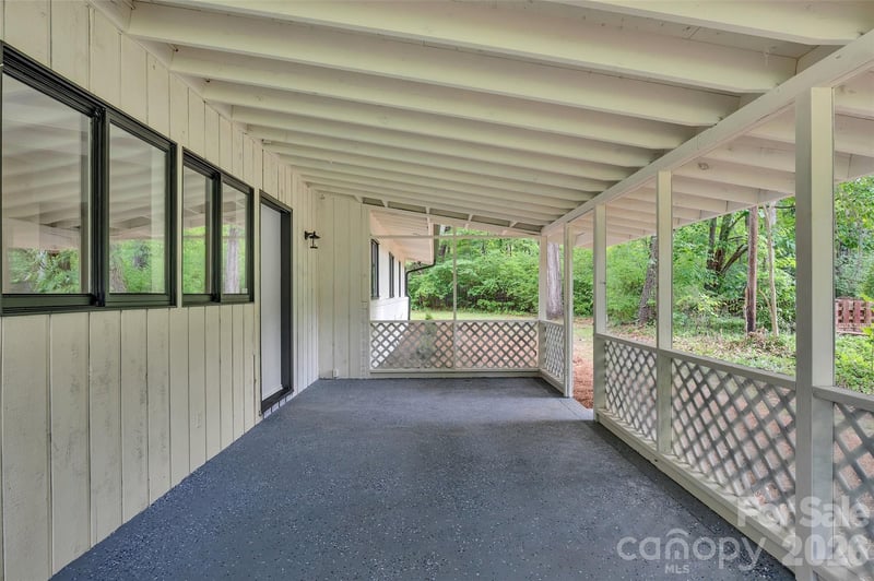 233 Dogwood Dr, Mount Holly, NC 28120