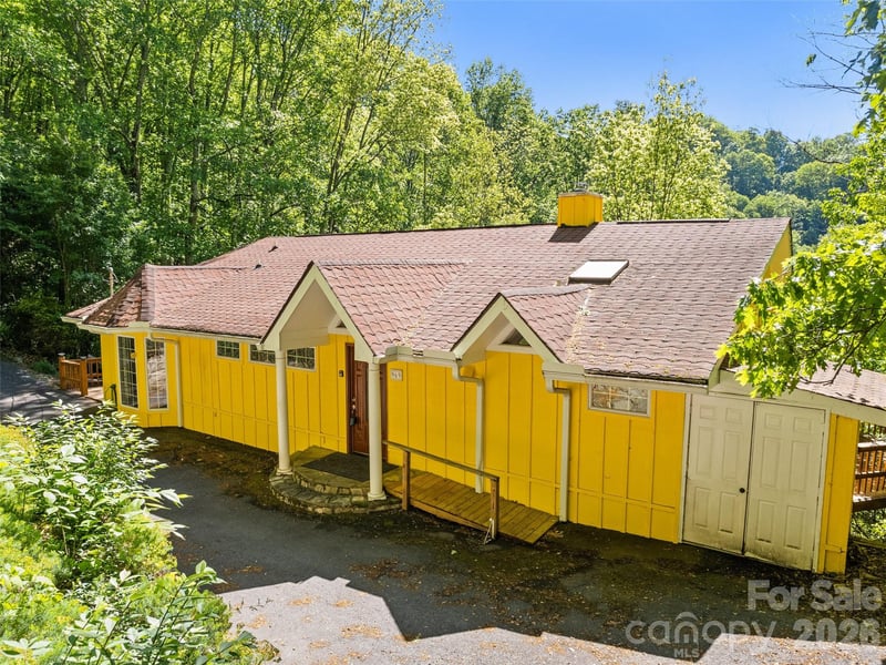 969 Mountain View Dr, Maggie Valley, NC 28751