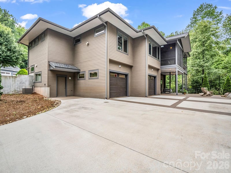 55 Pheasant Branch Ct, Flat Rock, NC 28731
