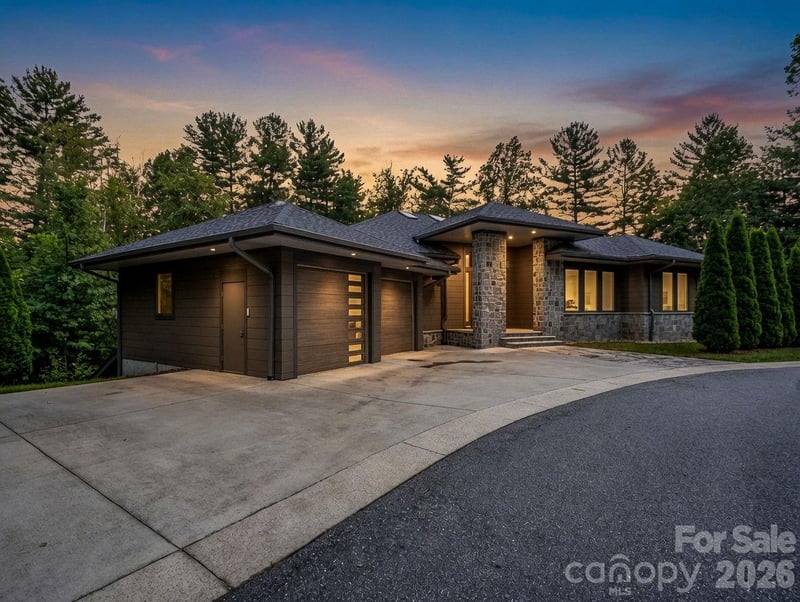 55 Pheasant Branch Ct, Hendersonville, NC 28739