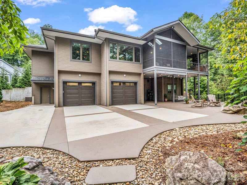 55 Pheasant Branch Ct, Hendersonville, NC 28739