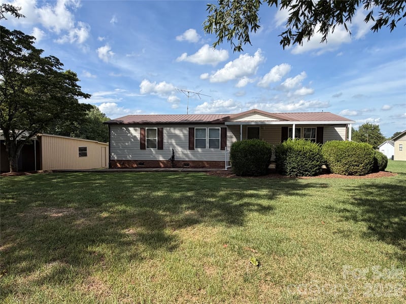 5720 Skyway Dr, Conover, NC 28613