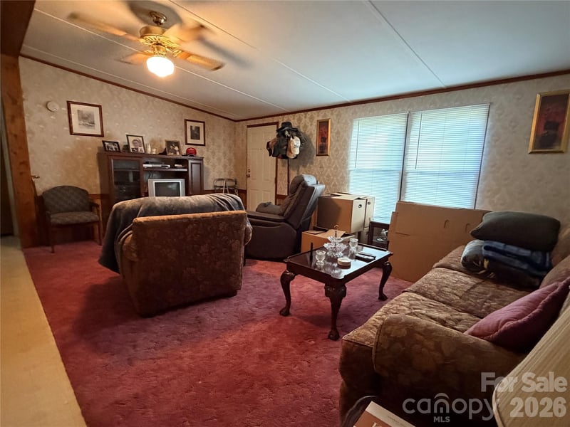 5720 Skyway Dr, Conover, NC 28613
