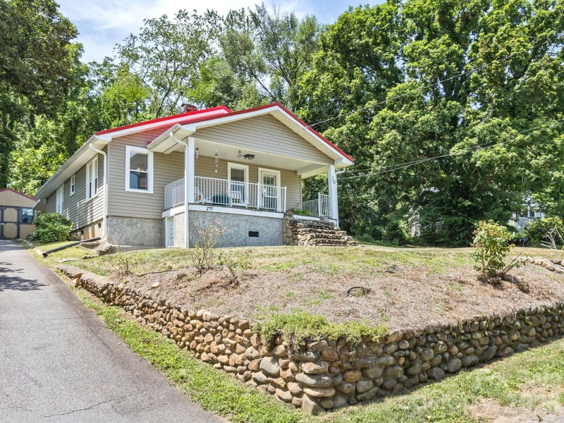 20 Cottage St, Woodfin, NC 28804