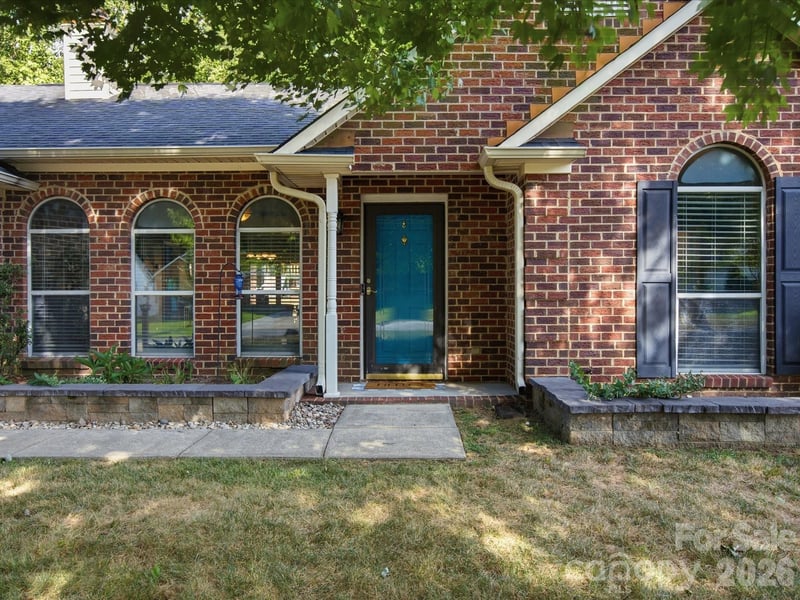 127 Bank Dr, Charlotte, NC 28214