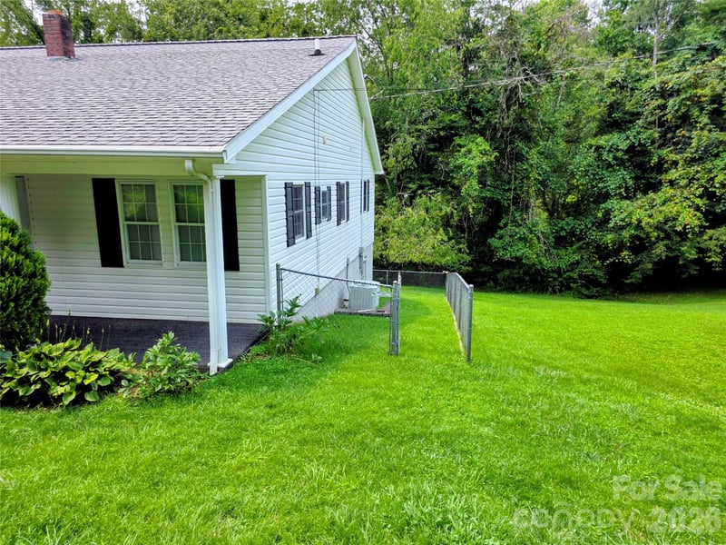 139 Indian Trl, Burnsville, NC 28714