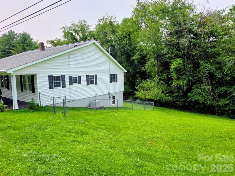 139 Indian Trl, Burnsville, NC 28714