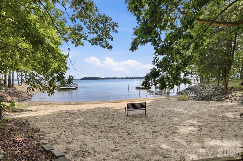 8247 Luckey Point Rd, Denver, NC 28037