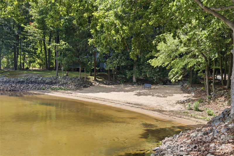8247 Luckey Point Rd, Denver, NC 28037