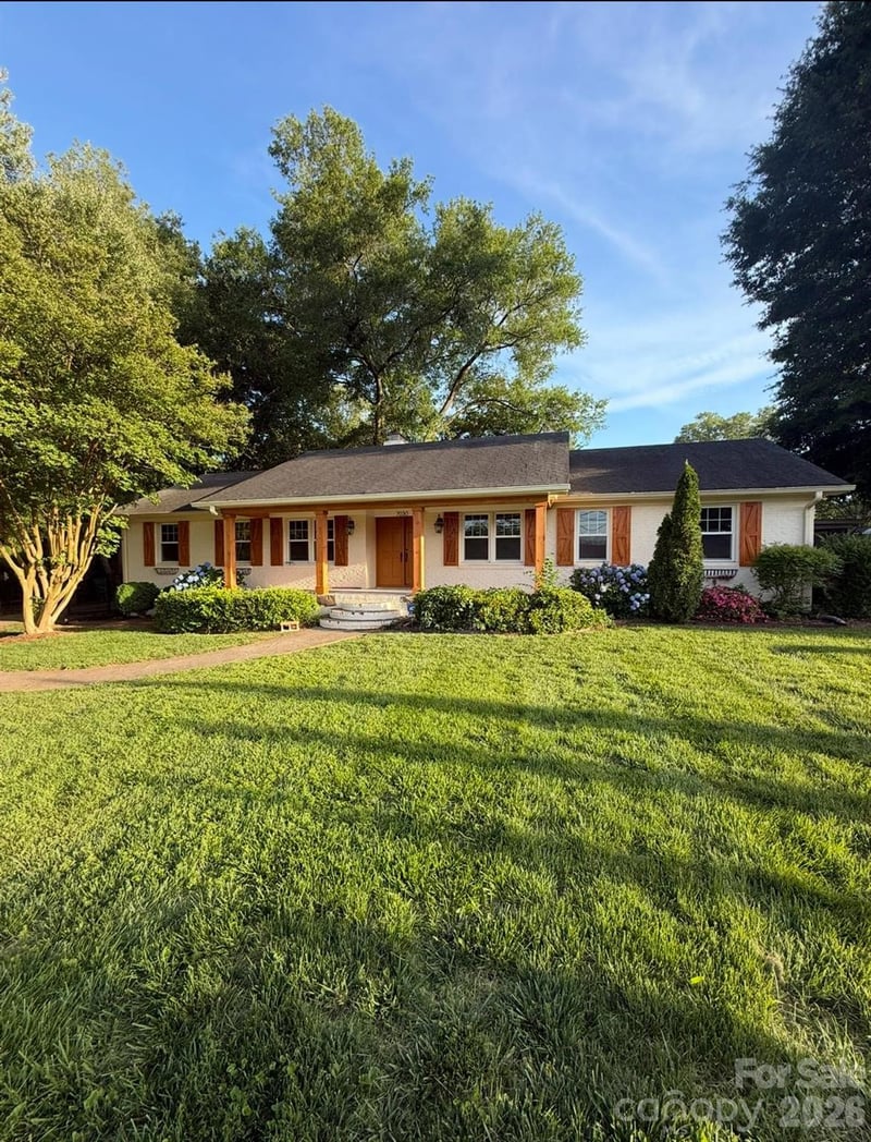 7030 Delta Lake Dr, Charlotte, NC 28215