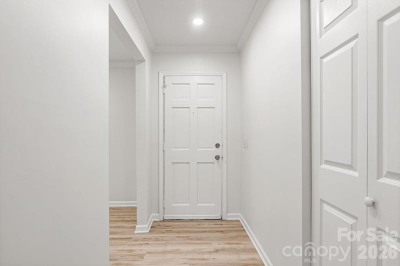 7030 Delta Lake Dr, Charlotte, NC 28215
