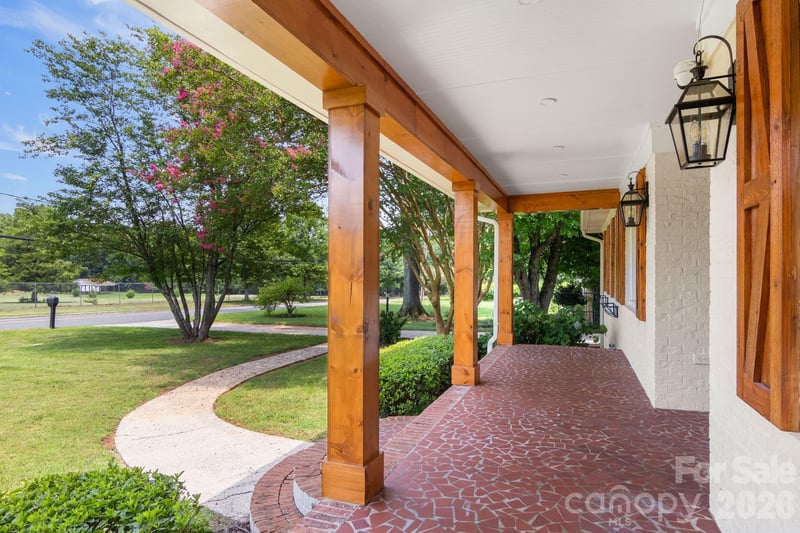 7030 Delta Lake Dr, Charlotte, NC 28215