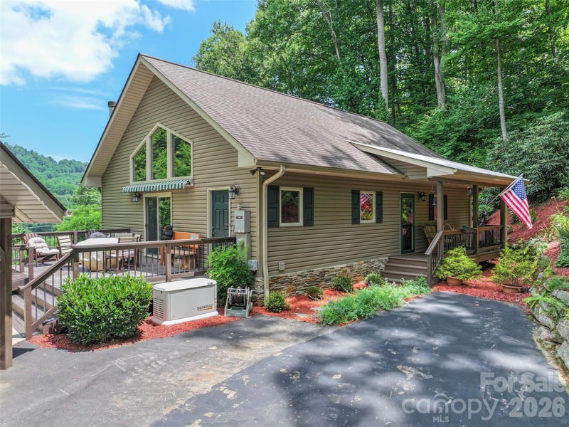 39 Maplewood Dr, Maggie Valley, NC 28751