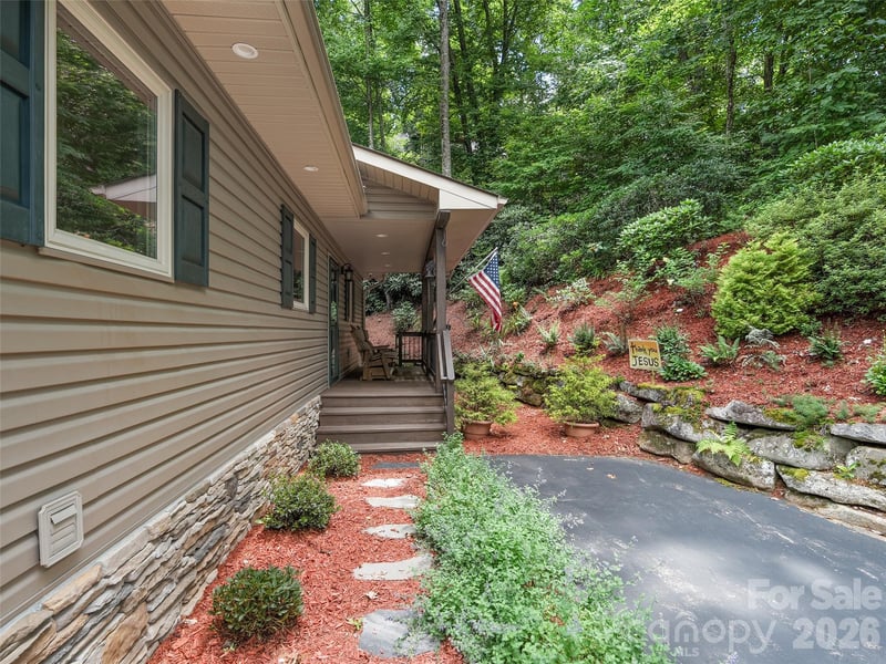 39 Maplewood Dr, Maggie Valley, NC 28751
