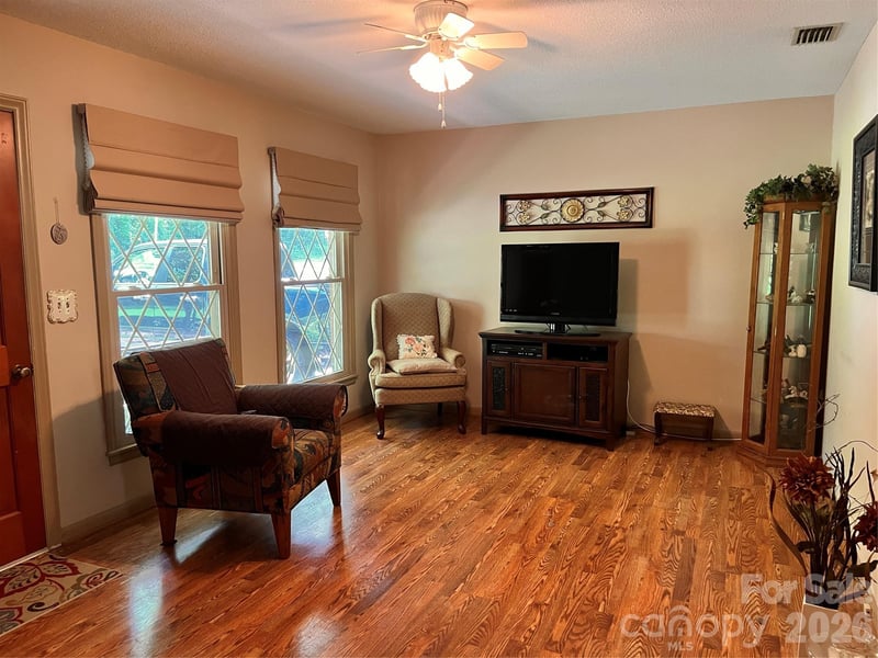 410 Thompson St, Stanley, NC 28164