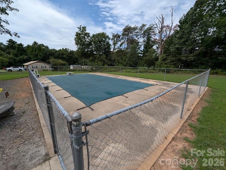 4835 Salisbury St, Hickory, NC 28601