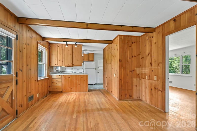 720 Mergans Ln, Hendersonville, NC 28791
