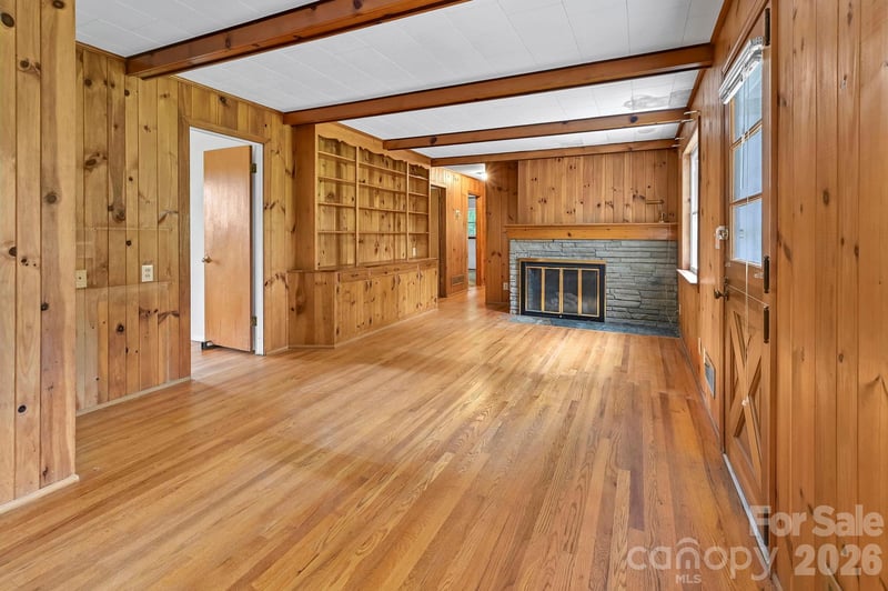 720 Mergans Ln, Hendersonville, NC 28791