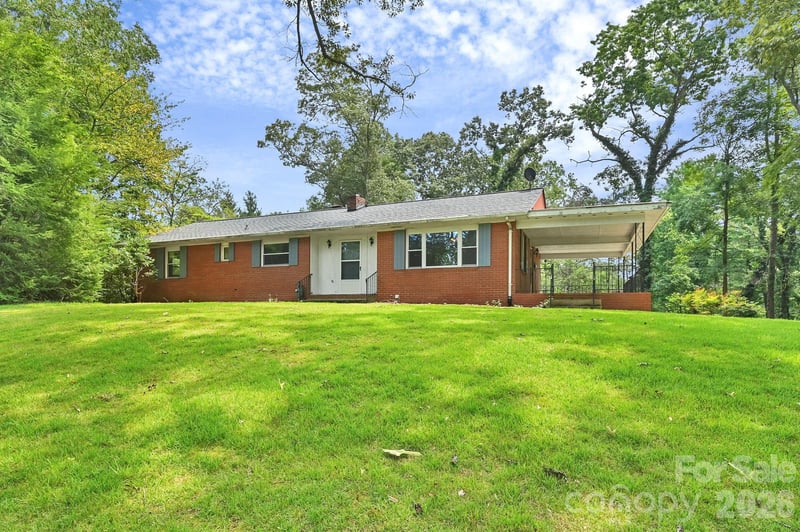 720 Mergans Ln, Hendersonville, NC 28791