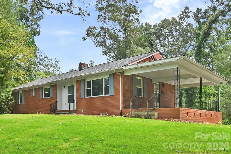 720 Mergans Ln, Hendersonville, NC 28791