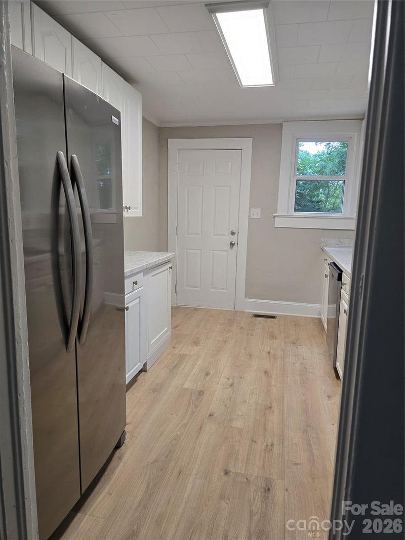 1729 Lakeview Dr, Statesville, NC 28677