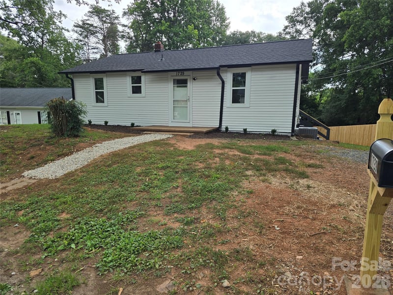 1729 Lakeview Dr, Statesville, NC 28677