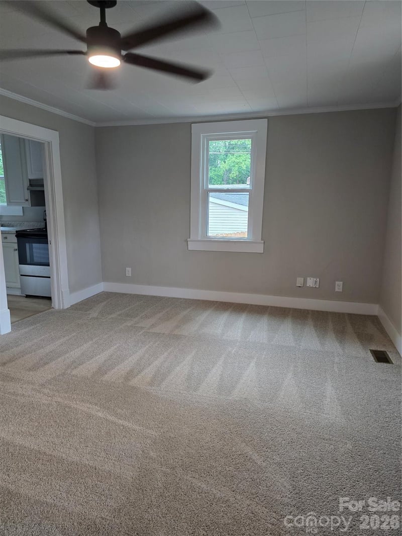 1729 Lakeview Dr, Statesville, NC 28677