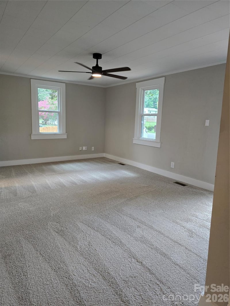 1729 Lakeview Dr, Statesville, NC 28677